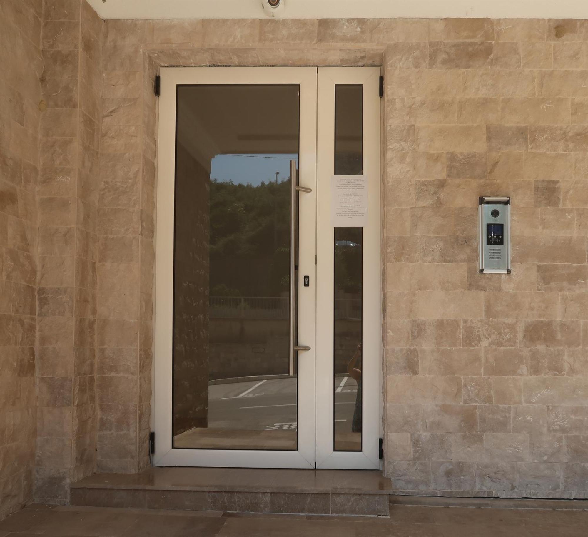 Cozy Nest, 350M To Beach, Free Parking, Wi-Fi Kotor Eksteriør bilde